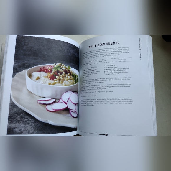 Magnolia Table- Joanna Gaines Cookbook - Picture 2 of 3
